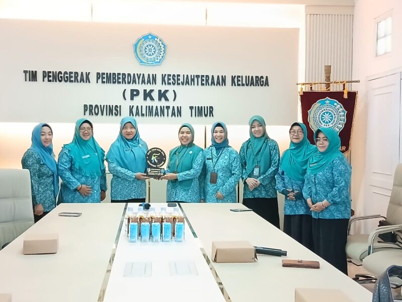 Ketua TP-PKK Touna, Hajar Lawidu Bersama Rombongan Melakukan Kunker Ke TP-PKK Kalimantan Timur.