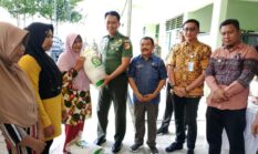 Dandim 1307/Poso Bersama Pemda Touna Menyalurkan Bantuan Pangan Kepada Masyarakat Miskin