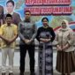 Bupati Ilham Lawidu dan Wakil Bupati Surya Lapasiri Saat Foto Bersama Dengan Kejari Touna Riszky Fachrurrozi di Kegiatan Ramah Tamah.