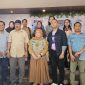 Wakil Bupati Touna, Surya Lapasiri Saat Foto Bersama di Kegiatan Panen Hadiah Simpedes BRI Branch Office Ampana.