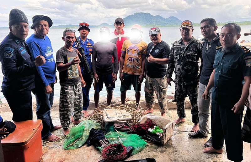 Tim Patroli Gabungan Berhasil Tangkap Pelaku Bom Ikan Beserta Barang Bukti di Perairan Desa Kalia Kecamatan Talatako