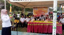 Wakil Bupati Touna, Surya Lapasiri Saat Memberikan Sambutan di Kegiatan Pembukaan Volly Ball Unik.