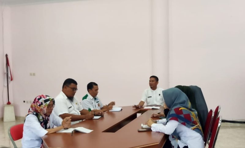 Kepala BPKAD Touna, Rismanto Laide Pimpin Rapat Bersama Kepala Bidang dan Staf