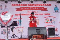 Wakil Bupati Touna, Surya Saat Memberikan Sambutan Pada Kegiatan Jalan Santai Car Free Day.