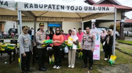 Kapolres Touna AKBP Yanna Djayawidya,SIK,.MH Didampingi Wakapolres Kompol Mulyadi Meninjau Langsung Pelaksanaan Pasar Beras Murah.