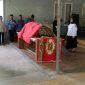 Wakil Bupati Touna, Surya Saat Memimpin Upacara Pelepasan Jenazah Pegawai Ampana Kota.