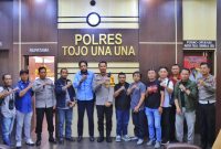 Kapolres Touna, Hanna Djayawidya, SIK., MH Saat Foto Bersama Dengan Ketua dan Pengurus Pro Jurnalis Media Siber. 