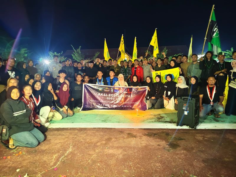 Mahasiswa Touna Gelar Aksi 1000 Lilin di Polres Touna Dalam Rangka Mengenang Tragedi Driver Ojol