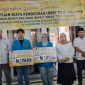 Wakil Bupati Touna, Surya Lapasiri Serahkan BBP Mahasiswa Program Binar dan Seragam Gratis Bagi Siswa TK, SD Hingga SMP Se-Kabupaten Touna.