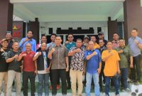 Kejari Touna Didampingi Para Kasi Saat Foto Bersama Dengan Jurnalis.