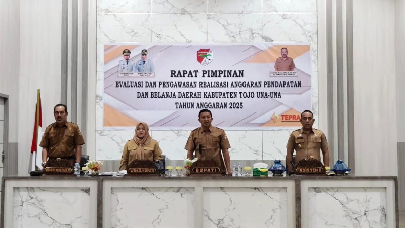 Bupati Touna, Ilham Lawidu Pimpin Rapat Evaluasi dan Pengawasan Realisasi Anggaran Pendapatan dan Belanja Daerah