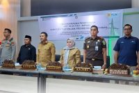 Bupati Ilham Lawidu Bersama Wakil Bupati Surya Lapasiri Saat Menghadiri Sosial Sosialisasi Rencana Pembangunan SUTT 150 KV Toili-Ampana