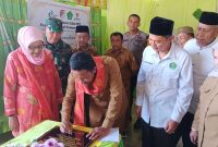 Bupati Touna, Ilham Lawidu Saat Meresmikan Program Kampung Zakat Didesa Uekambuno Kecamatan Ulubongka.