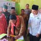 Bupati Touna, Ilham Lawidu Saat Meresmikan Program Kampung Zakat Didesa Uekambuno Kecamatan Ulubongka.
