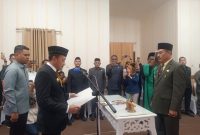 Bupati Touna, Ilham Lawidu Saat Mengambil Sumpah Jabatan Sekda Definitif.