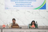 Sekda Touna Alfian Matajeng Didampingi Kepala BPJS Ketenagakerjaan, Salfia Latuhihin Saat Memberikan Arahan.