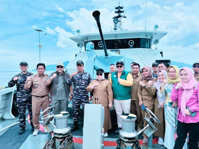 Wabup Touna, Surya Lapasiri Saat Membuka Kegiatan Ekspedisi Rupiah Berdaulat BI dan TNI Angkatan Laut di Kepulauan Togean.