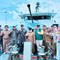 Wabup Touna, Surya Lapasiri Saat Membuka Kegiatan Ekspedisi Rupiah Berdaulat BI dan TNI Angkatan Laut di Kepulauan Togean.