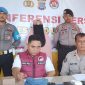 Kasat Resnarkoba Iptu Rizal Polii Didampingi Kasi Humas Iptu Martono Saat Konferensi Pers.
