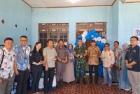 Sekda Touna, Alfian Matajeng Saat Meresmikan Satuan Pelayanan Pemenuhan Gizi Oleh Yayasan Celebes Lino Nusantara di Desa Sumoli Kecamatan Ratolindo.