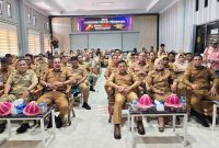 Bupati Ilham Lawidu Bersama Wakil Bupati Surya Lapasiri Saat Menghadiri Sekaligus Melaunching Proyek Perubahan Kepala BPKAD Dalam Pelatihan Kepemimpinan Nasional Tingkat II Angkatan XV Tahun 2025.