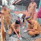 Bupati Ilham Lawidu Bersama Sekda Alfian Matajeng Saat Melakukan Peletakan Batu Pertama Pembangunan Masjid Al-Wahdaniyyah Didesa Labuan Kecamatan Ratolindo.