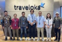Plt. Kepala Dinas Pariwisata Touna, Asrin Soga Saat Melakukan Pertemuan Jajaran Direksi PT. Traveloka di Tangerang.