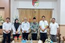 Bupati Touna, Ilham Lawidu Menerima Langsung Penyerahan Sertipikat Aset Pemda Dari Kantor Pertanahan Touna. 