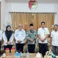 Bupati Touna, Ilham Lawidu Menerima Langsung Penyerahan Sertipikat Aset Pemda Dari Kantor Pertanahan Touna. 