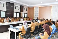 Wakil Bupati Touna Surya Lapasiri, Pimpin Rapat Koordinasi Tim Koordinasi Penanggulangan Kemiskinan Daerah.
