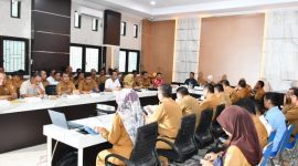 Wakil Bupati Touna Surya Lapasiri, Pimpin Rapat Koordinasi Tim Koordinasi Penanggulangan Kemiskinan Daerah.