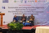 Kadis Pariwisata Touna, Asrin Soga Saat Menghadiri Dialog Bahas Pengelolaan Kawasan Konservasi Laut Togean.