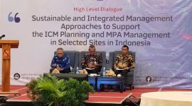 Kadis Pariwisata Touna, Asrin Soga Saat Menghadiri Dialog Bahas Pengelolaan Kawasan Konservasi Laut Togean.
