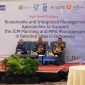 Kadis Pariwisata Touna, Asrin Soga Saat Menghadiri Dialog Bahas Pengelolaan Kawasan Konservasi Laut Togean.