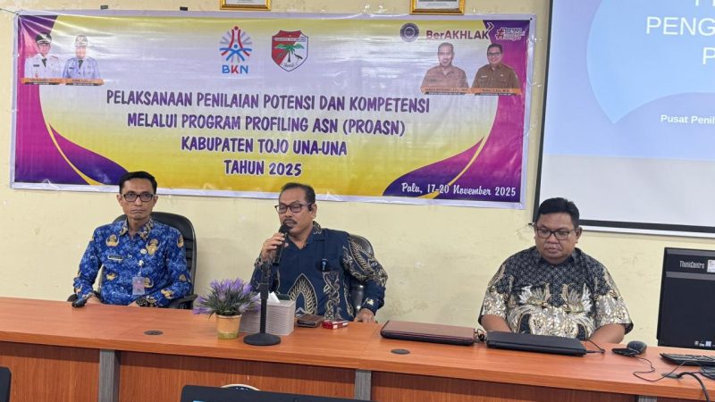 Sekda Touna, Alfian Matajeng Saat Memberikan Arahan Dalam Kegiatan Penilaian potensi dan Kompetensi ASN, di UPT BKN Palu Sulawesi Tengah.