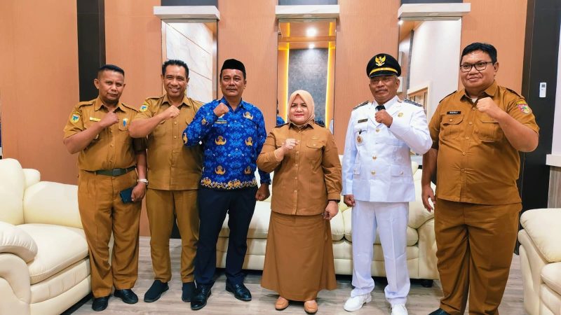 Wakil Bupati Touna, Surya Lapasiri Lantik Dua Pejabat Administrator.