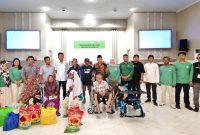 Bupati Touna, Ilham Lawidu Serahkan Langsung Bantuan Atensi Dari Kemensos RI Untuk Penyandang Distibilitas Lansia dan Kelompok Rentan.