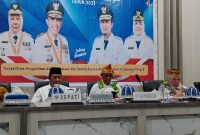 Gubernur Sulawesi Tengah, Anwar Hafid Memimpin Rapat Kerja.