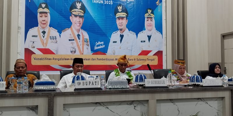 Gubernur Sulawesi Tengah, Anwar Hafid Memimpin Rapat Kerja.