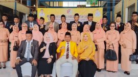 Bupati Ilham Lawidu dan Wakil Bupati Surya Lapasiri Saat Foto Bersama Dengan Pejabat Yang Baru Saja Dilantik.