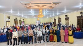 Wakil Bupati Touna, Surya Lapasiri Membuka Muscab Ikatan Bidan Indonesia (IBI) Cabang Touna.