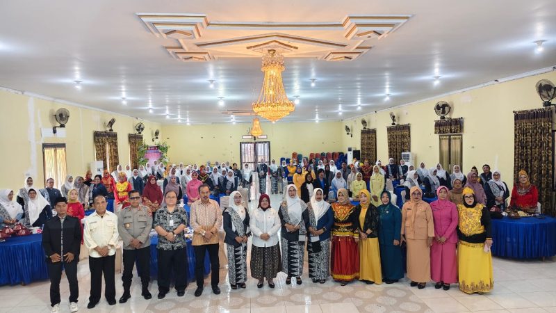 Wakil Bupati Touna, Surya Lapasiri Membuka Muscab Ikatan Bidan Indonesia (IBI) Cabang Touna.