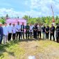 Sekda Touna, Alfian Mataneng Melakukan Peletakan Batu Pertama Pembangunan Kantor Koperasi Merah Putih di Kelurahan Bonerato Kecamatan Ampana Kota.