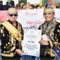 Bupati Touna Ilham Lawidu Saat Menerima Sejumlah Bantuan Dari Gubernur Sulteng.