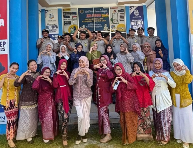 Kantor Pertanahan Touna Gelar Upacara Peringatan Hari Ibu Ke-95 Tahun.