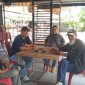 Ketua Panitia Bersama Anggota Saat Melakukan Rapat di Hotel Lawaka, Senin (22/12/25) Siang.