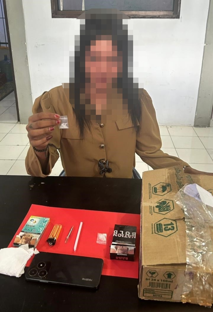 Mahasiswi Asal Kota Poso Berhasil di Tangkap Saat Melakukan Pengiriman Sabu di Pelabuhan Ampana Menuju Kepulauan. 