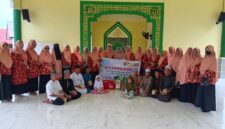 DWP Kemenag Touna Berbagi Sembako Kepada Masyarakat Yang Membutuhkan Dalam Rangka Memperingati Hari Amal Bakti.