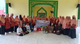DWP Kemenag Touna Berbagi Sembako Kepada Masyarakat Yang Membutuhkan Dalam Rangka Memperingati Hari Amal Bakti.