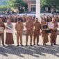 Bupati Touna, Ilham Lawidu Saat menyerahkan Piagam Penghargaan Inovasi Tahun 2025 Kepada Perangkat Daerah.